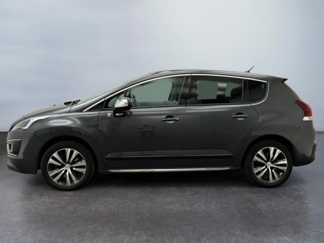 Peugeot 3008 Hybrid4 image 1