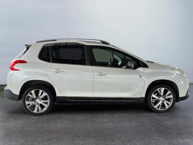 Peugeot 2008 image 2