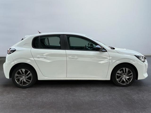 Peugeot 208 image 8