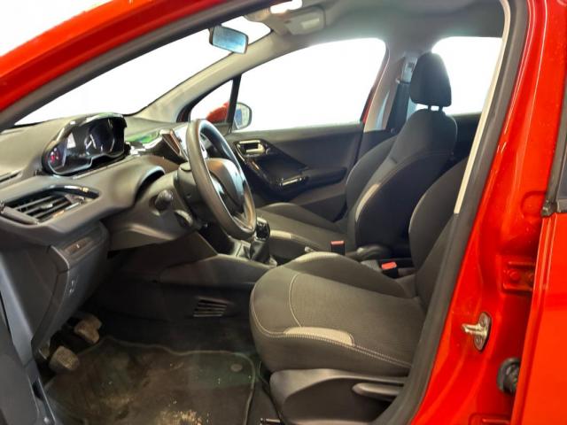 Peugeot 208 image 3
