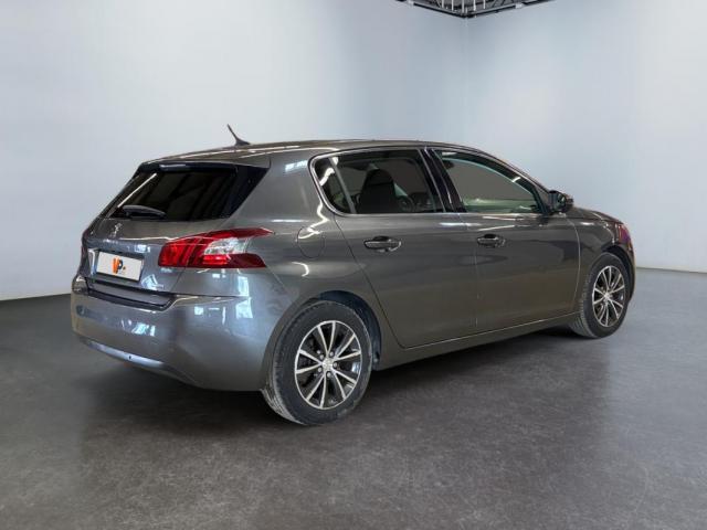 Peugeot 308 image 2