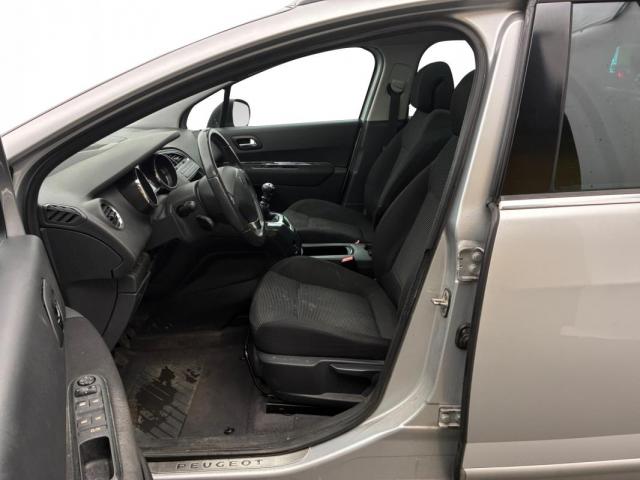 Peugeot 5008 image 1