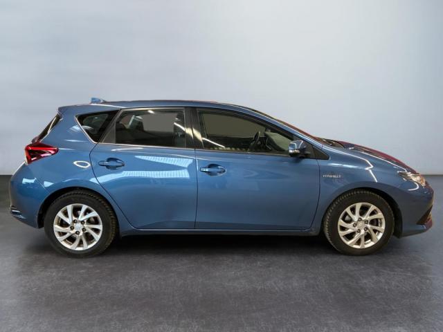 Toyota Auris image 8