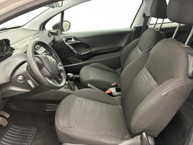 Peugeot 208 image 8