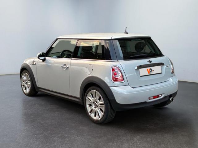 Mini Hatch image 2