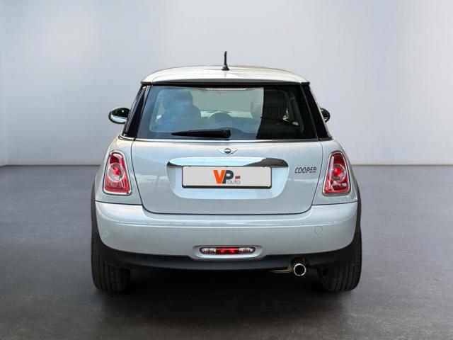 Mini Hatch image 1