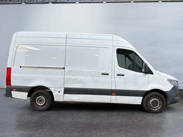 Mercedes Benz Sprinter image 3