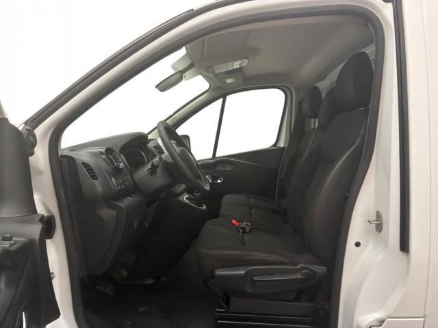 Renault Trafic image 2
