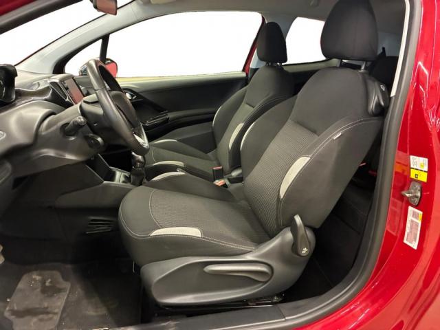 Peugeot 208 image 5