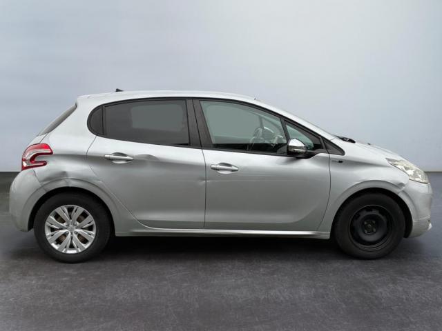 Peugeot 208 image 1