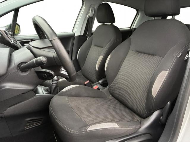 Peugeot 208 image 6