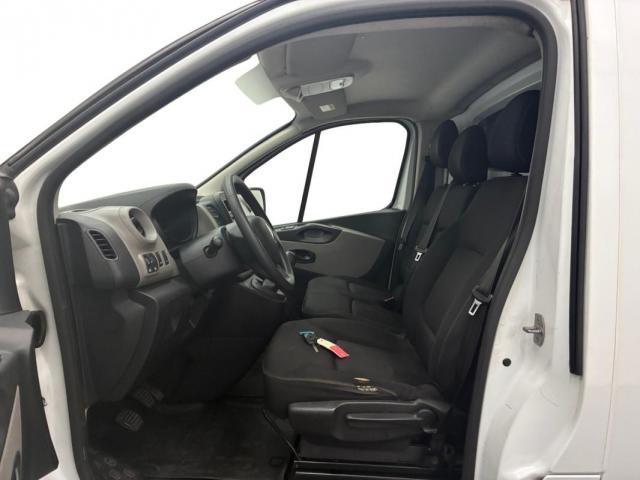 Renault Trafic image 2