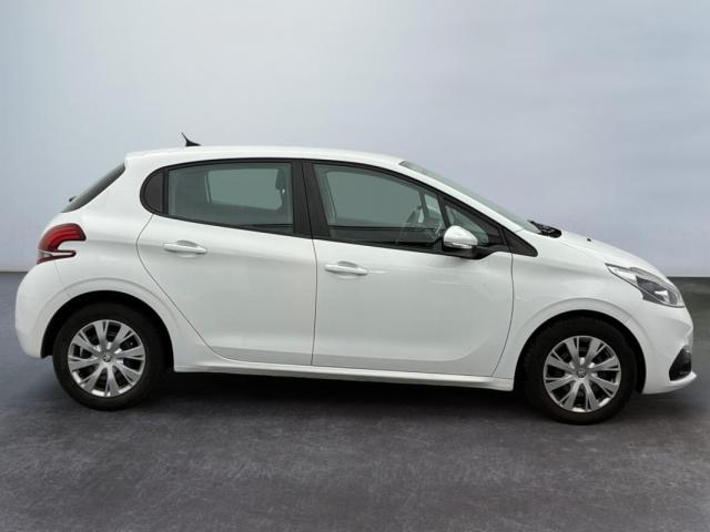 Peugeot 208 image 2