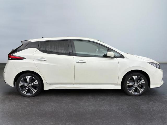 Nissan Leaf image 8