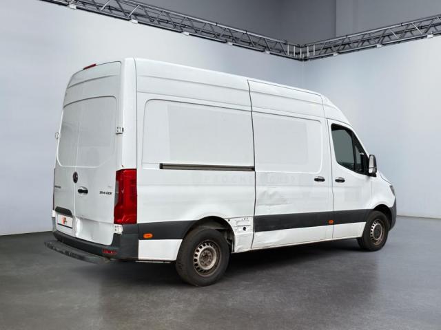 Mercedes Benz Sprinter image 2