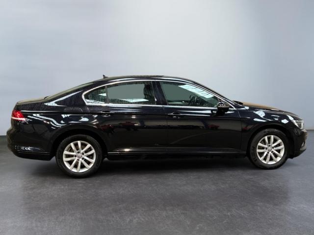 Volkswagen Passat image 3