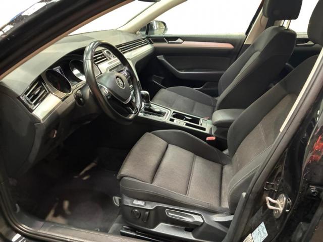 Volkswagen Passat image 1