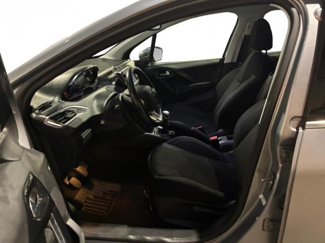 Peugeot 208 image 6