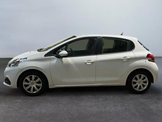 Peugeot 208 image 1