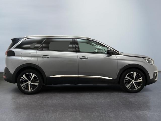 Peugeot 5008 image 1