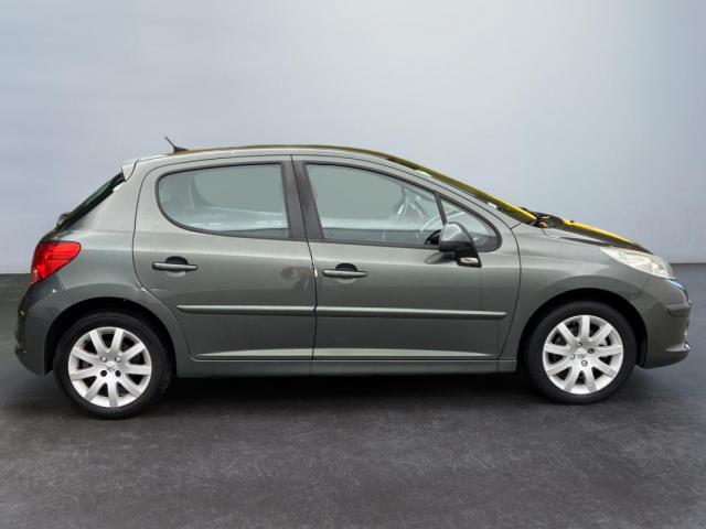 Peugeot 207 image 6