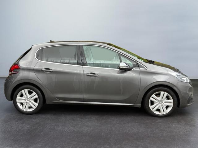 Peugeot 208 image 8