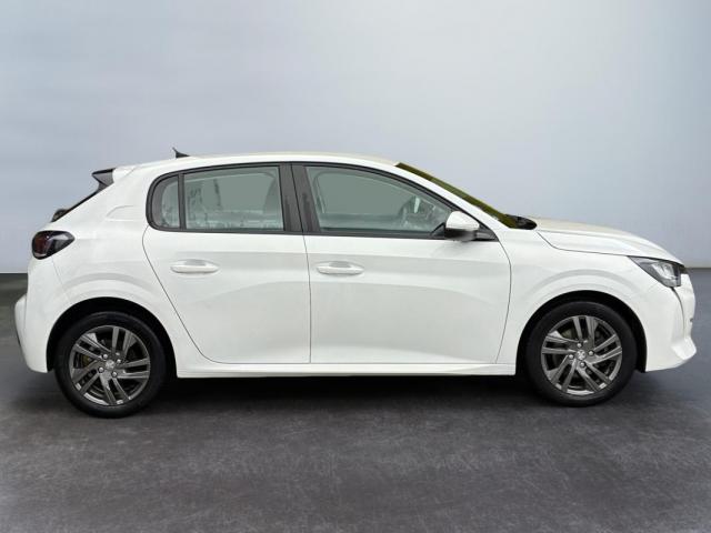 Peugeot 208 image 8