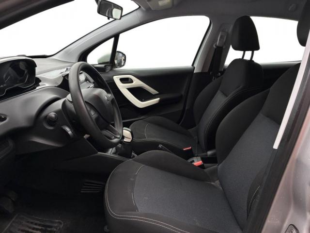 Peugeot 208 image 8