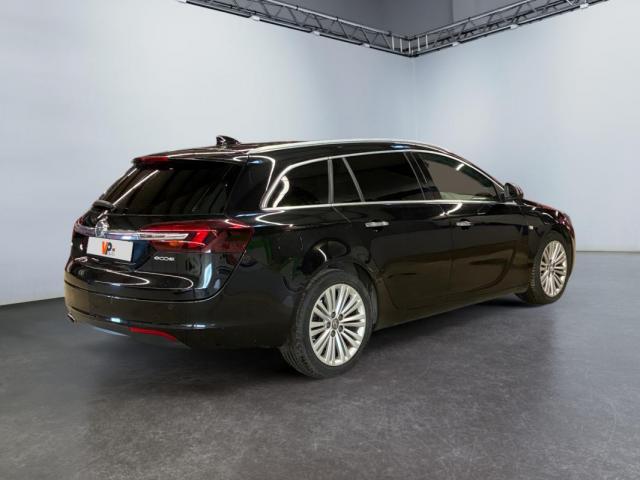 Opel Insignia Sports Tourer image 2
