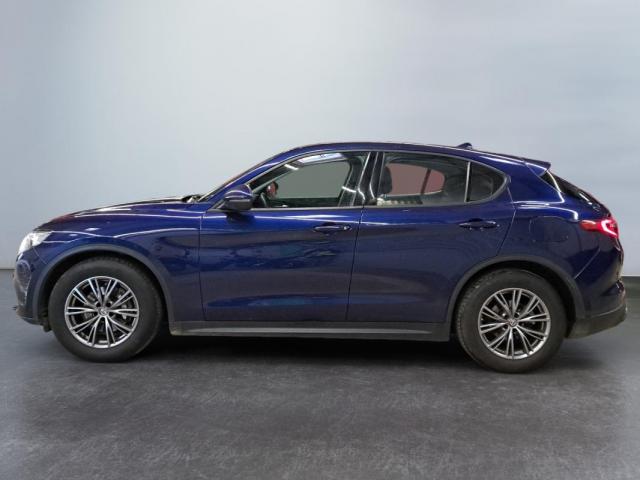 Alfa Romeo Stelvio image 8