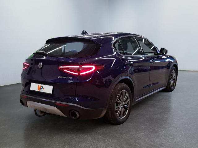 Alfa Romeo Stelvio image 2