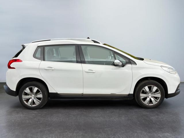 Peugeot 2008 image 8
