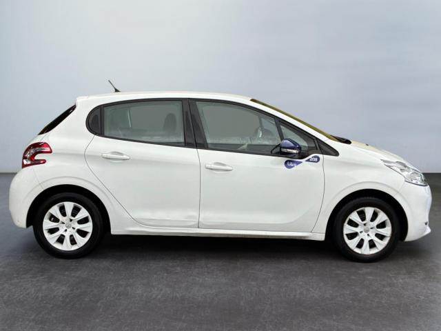 Peugeot 208 image 1
