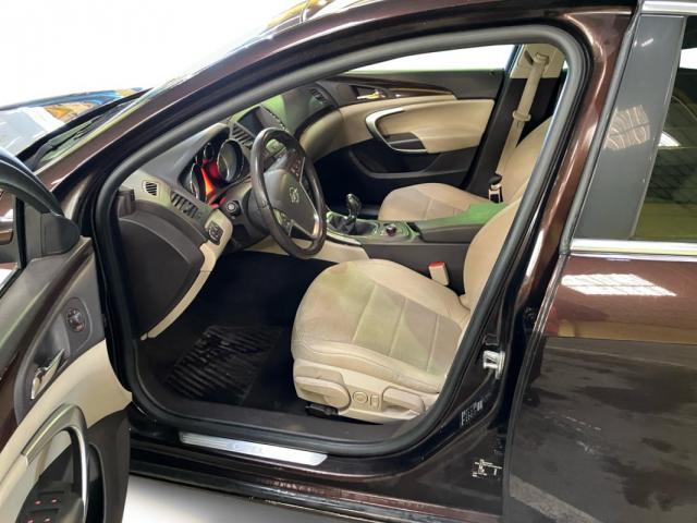 Opel Insignia Sports Tourer image 1