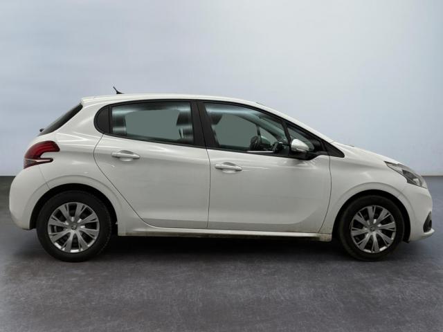 Peugeot 208 image 2