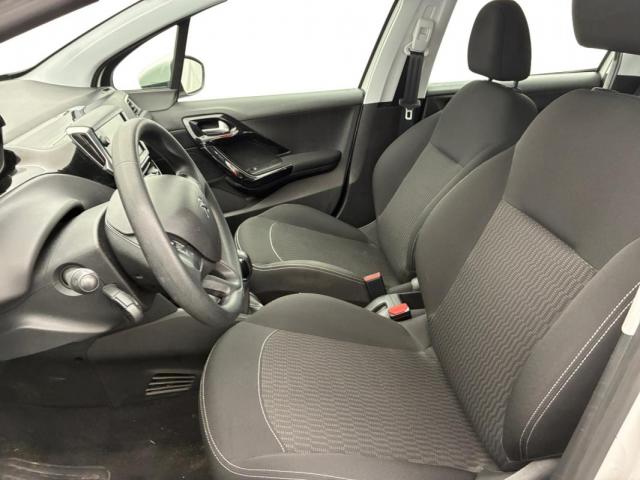 Peugeot 208 image 8