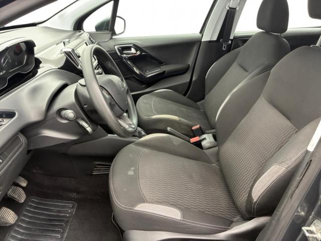 Peugeot 208 image 8