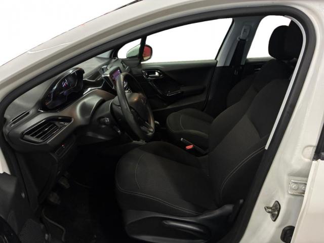Peugeot 208 image 3