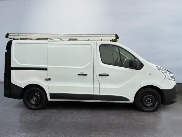 Renault Trafic image 2