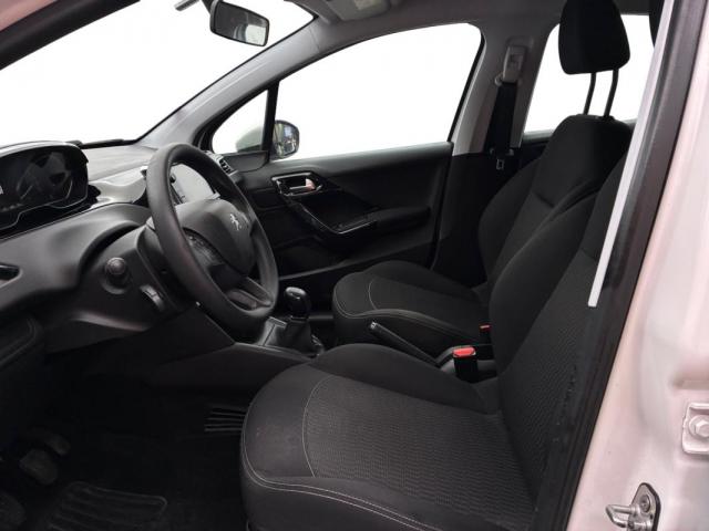 Peugeot 208 image 1
