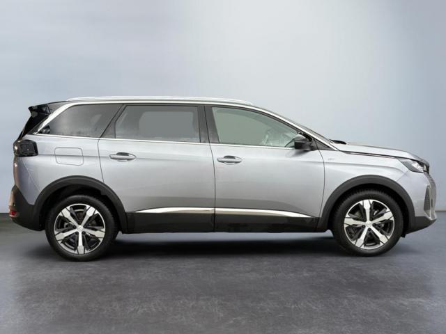 Peugeot 5008 image 1