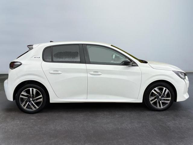 Peugeot 208 image 6