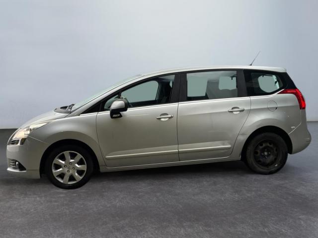 Peugeot 5008 image 4