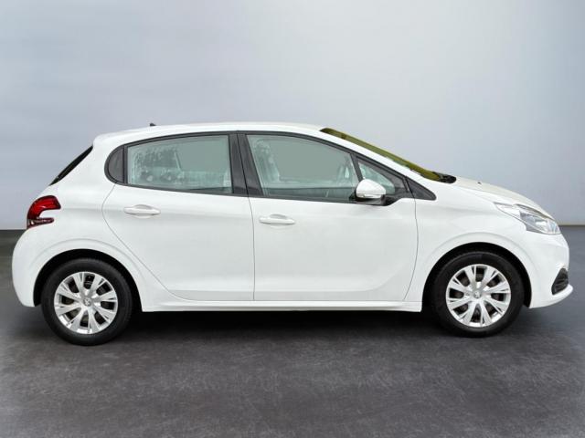 Peugeot 208 image 6