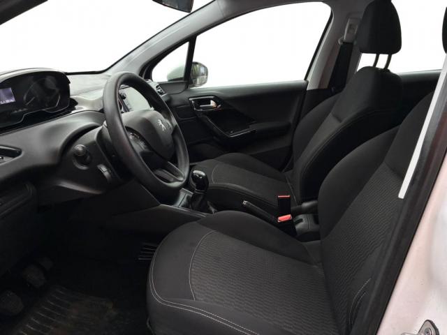 Peugeot 208 image 7