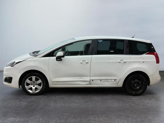 Peugeot 5008 image 8