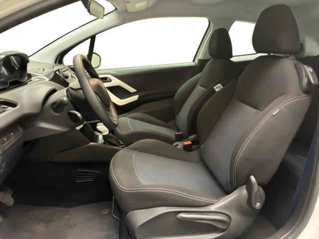 Peugeot 208 image 2