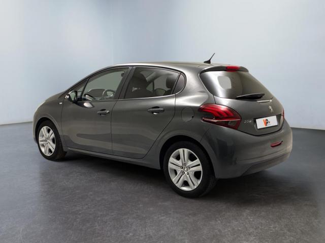 Peugeot 208 image 8