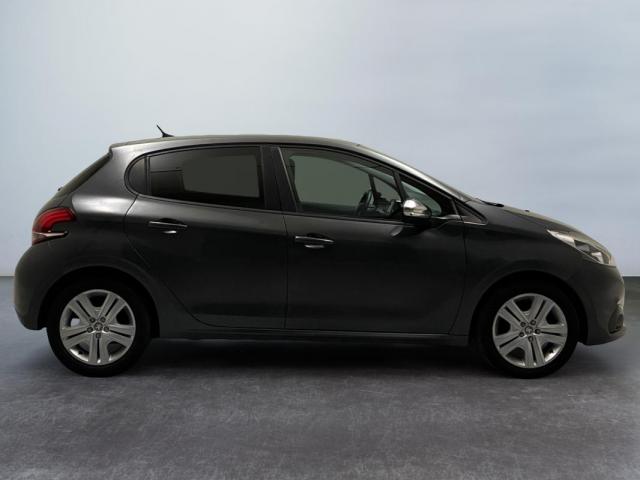 Peugeot 208 image 6