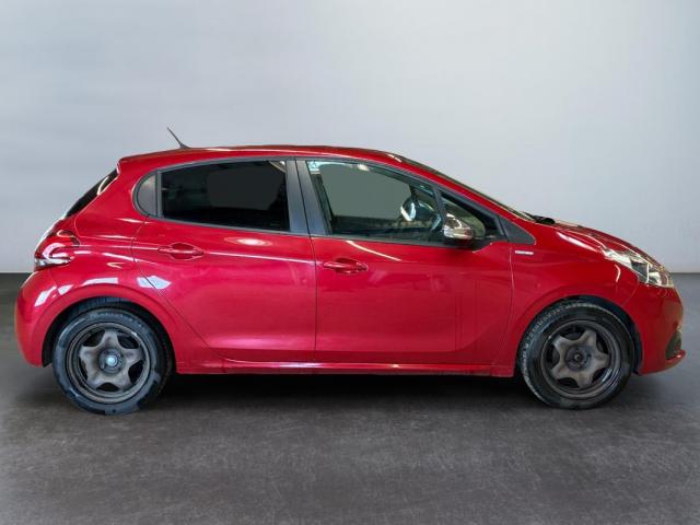 Peugeot 208 image 2